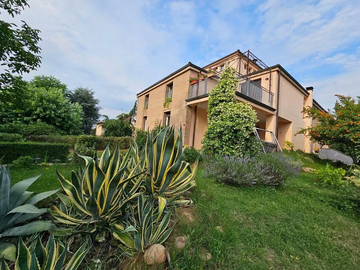 Hébergement de vacances Villa Casa Vincenzo 130 Mq Con Portico Ed Ingresso Esclusivo Dal Giardino à Felino