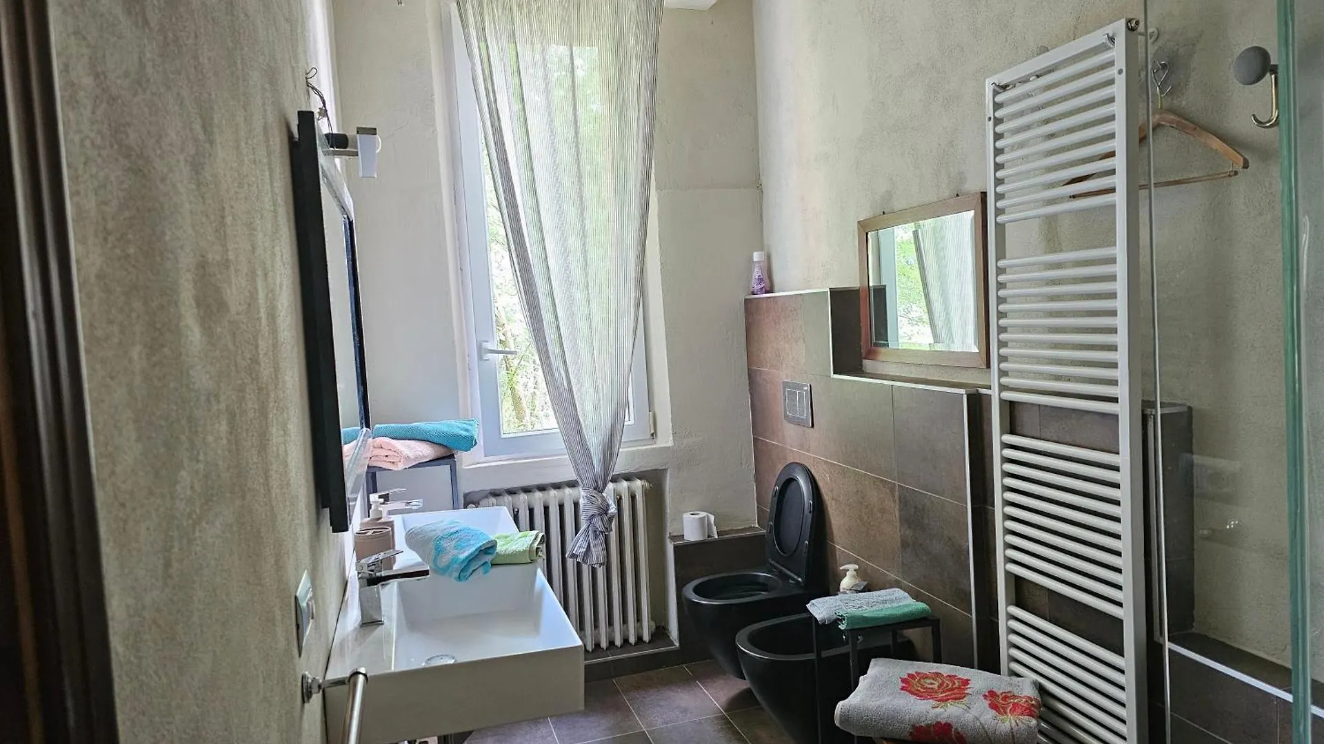 Villa Casa Vincenzo 130 Mq Con Portico Ed Ingresso Esclusivo Dal Giardino à Felino