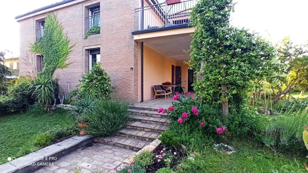 Casa Vincenzo 130 Mq Con Portico Ed Ingresso Esclusivo Dal Giardino Villa Felino Holiday home