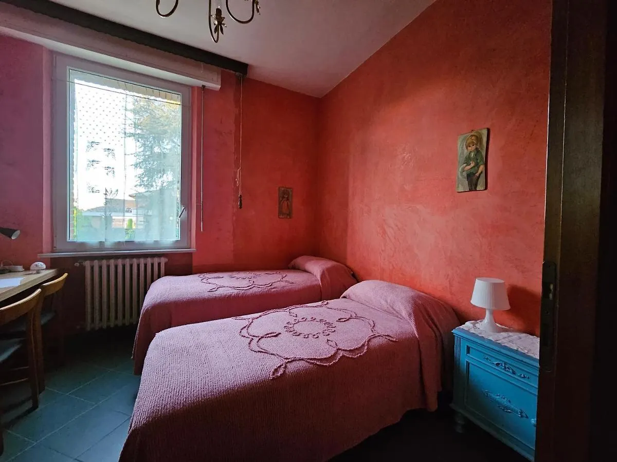 Villa Casa Vincenzo 130 Mq Con Portico Ed Ingresso Esclusivo Dal Giardino Felino 0*,  Italien
