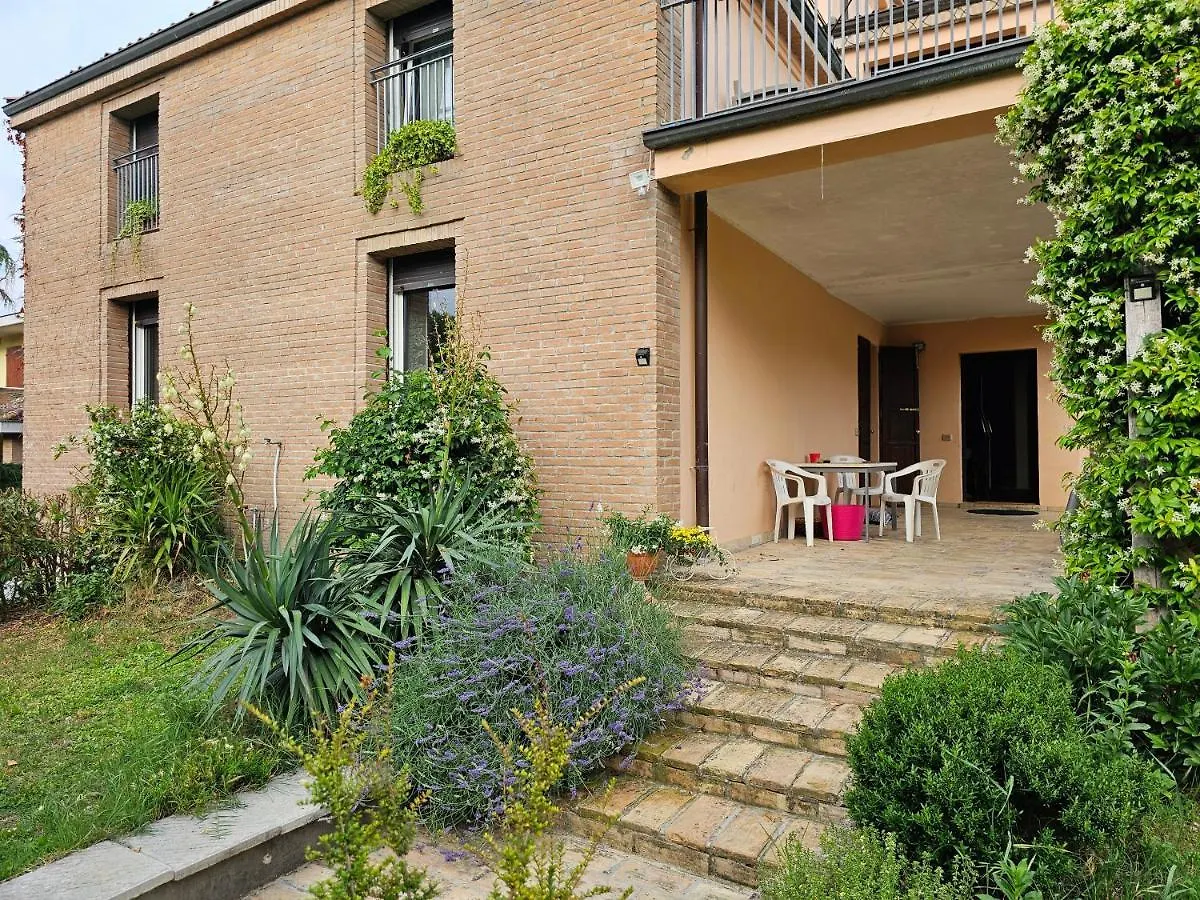 Villa Casa Vincenzo 130 Mq Con Portico Ed Ingresso Esclusivo Dal Giardino Felino 0*,